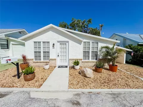 4 Braden Castle Dr, Bradenton, FL 34208