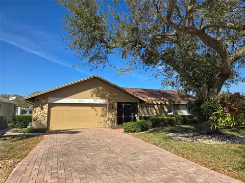 4899 Hamlets Grove Dr, Sarasota, FL 34235
