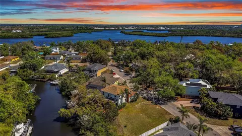 3107 Pine St, Bradenton, FL 34208