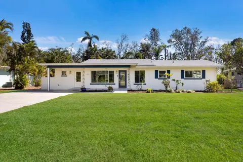 426 S Shore Dr, Sarasota, FL 34234