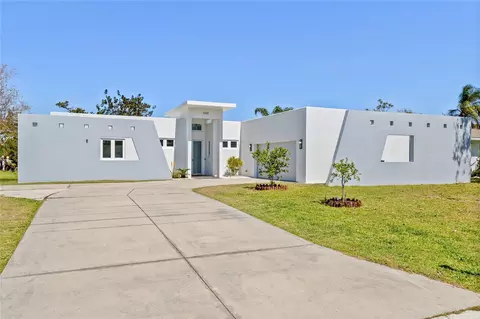 3319 Mayflower St, Sarasota, FL 34231