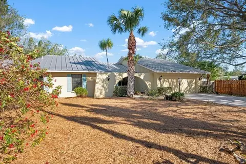 1855 Buccaneer Ct, Sarasota, FL 34231