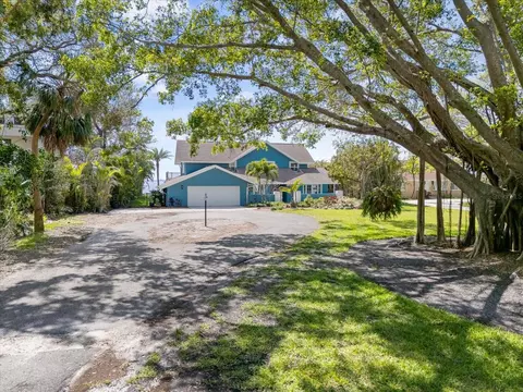 7330 Westmoreland Dr, Sarasota, FL 34243