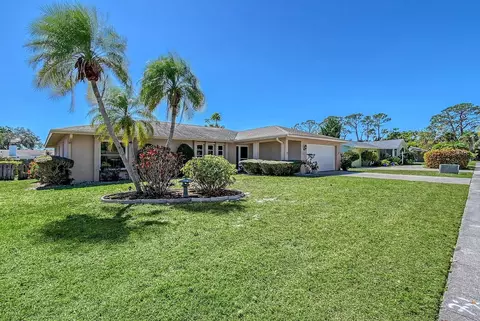 2818 Mayflower St, Sarasota, FL 34231