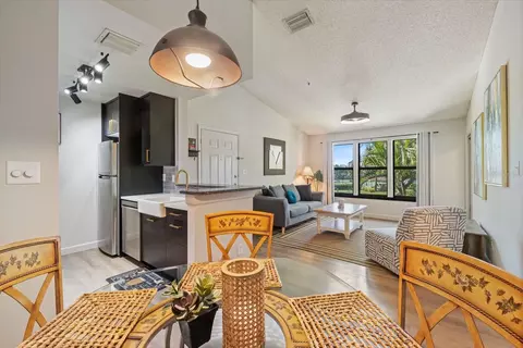 4009 Crockers Lake Blvd #25, Sarasota, FL 34238