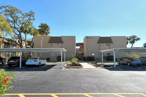 1500 Glen Oaks Dr E #206, Sarasota, FL 34232