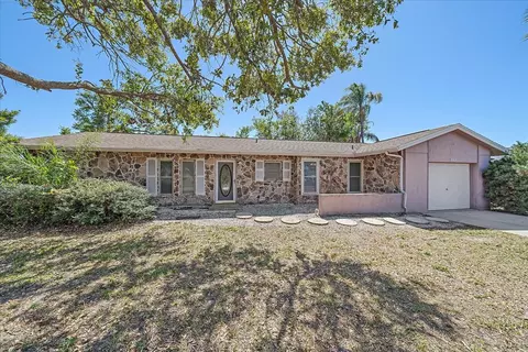 842 Southern Pine Ln, Sarasota, FL 34243