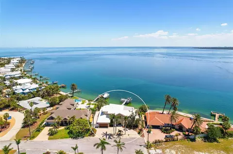 606 Crestwood Ln, Holmes Beach, FL 34217