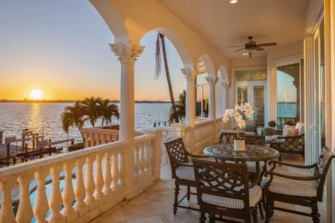 1378 Harbor Dr, Sarasota, FL 34239