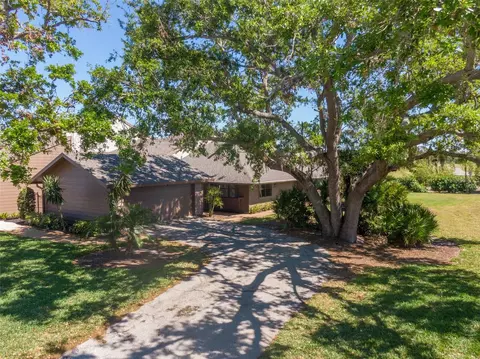 5604 Doral Dr, Sarasota, FL 34243