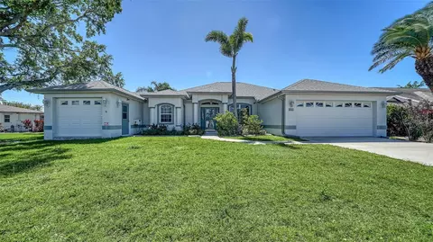 626 Magellan Dr, Sarasota, FL 34243