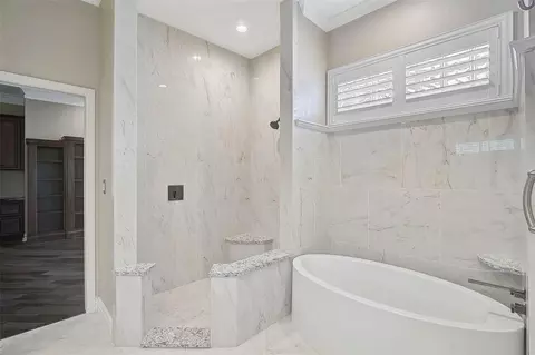 Bath - 13 Bayhead Ln, Osprey, FL 34229 photo 2 of 3