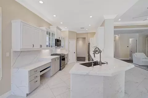 Kitchen - 13 Bayhead Ln, Osprey, FL 34229 photo 3 of 6