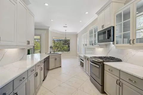 Kitchen - 13 Bayhead Ln, Osprey, FL 34229 photo 5 of 6