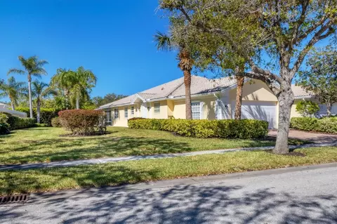 8851 Etera Dr, Sarasota, FL 34238