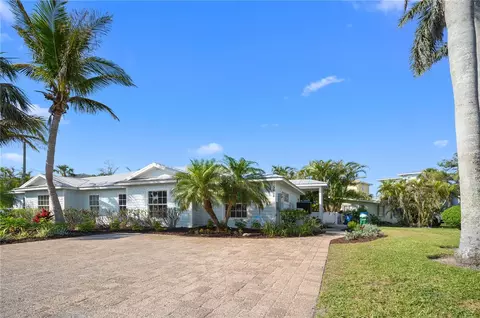 5608 Holmes Blvd, Holmes Beach, FL 34217