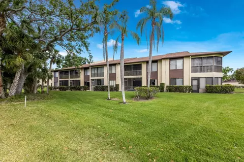 5729 Avista Dr, Sarasota, FL 34243