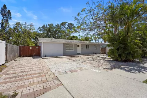 2303 Stratford Dr, Sarasota, FL 34232