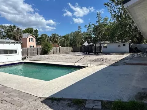 Exterior - 110 Pine Ave, Osprey, FL 34229 photo 2 of 3