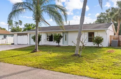 2070 Carpetgreen St, Port Charlotte, FL 33948