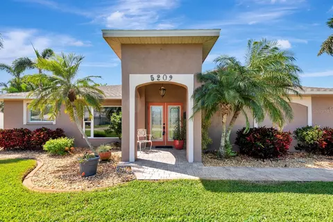 5209 26th Ave W, Bradenton, FL 34209