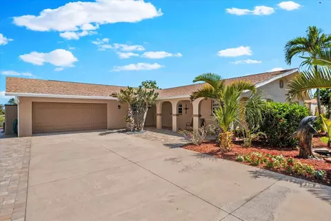 5563 America Dr, Sarasota, FL 34231