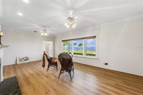 Living - 2305 Riverview Blvd, Bradenton, FL 34205 photo 3 of 10