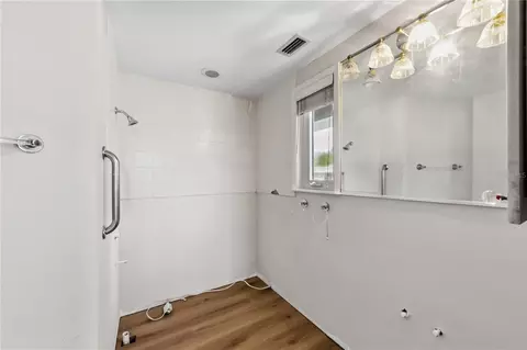 Bath - 2305 Riverview Blvd, Bradenton, FL 34205 photo 1 of 1