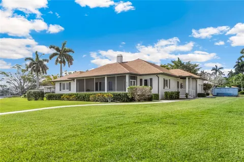 Exterior - 2305 Riverview Blvd, Bradenton, FL 34205 photo 3 of 12