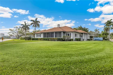 Exterior - 2305 Riverview Blvd, Bradenton, FL 34205 photo 2 of 12