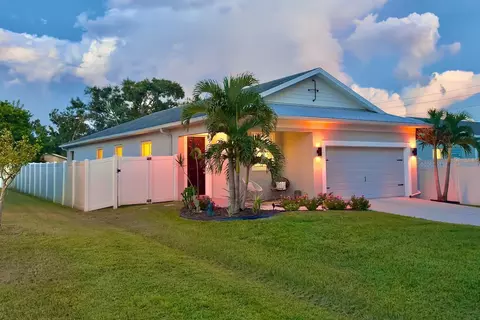 867 Bacon Ave, Sarasota, FL 34232
