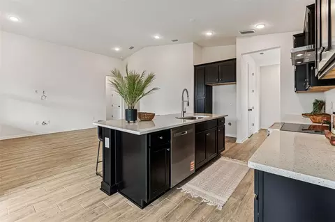 Kitchen - 11822 Moonsail Dr, Parrish, FL 34219 photo 5 of 8