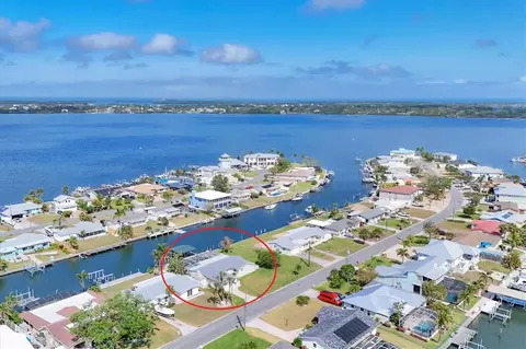 4911 Commonwealth Rd, Palmetto, FL 34221
