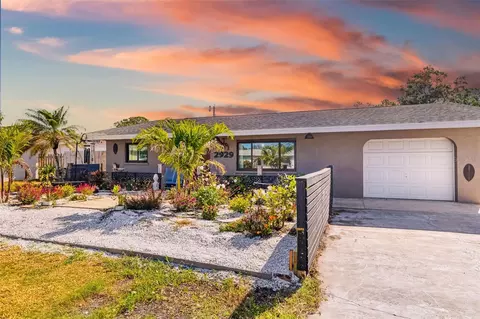 2929 Siesta Dr, Venice, FL 34293