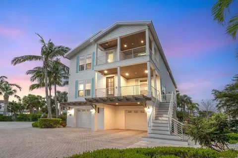 497 Island Cir, Sarasota, FL 34242