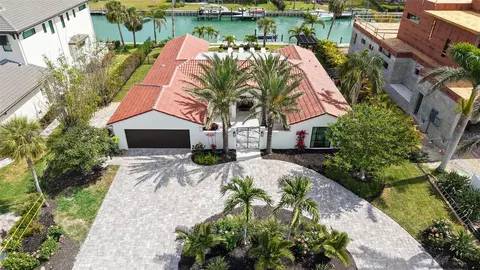 465 E Royal Flamingo Dr, Sarasota, FL 34236