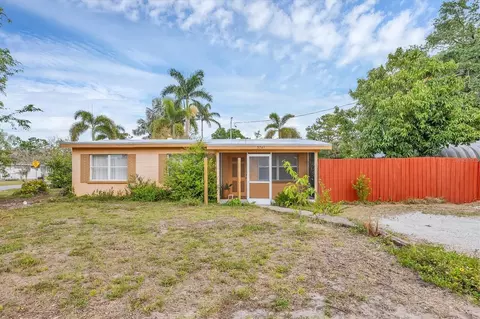 3741 Davis Blvd, Sarasota, FL 34232