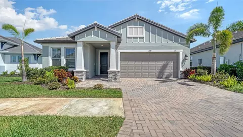 4725 Antrim Dr, Sarasota, FL 34240