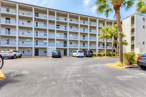 3204 Lake Bayshore Dr #407, Bradenton, FL 34205