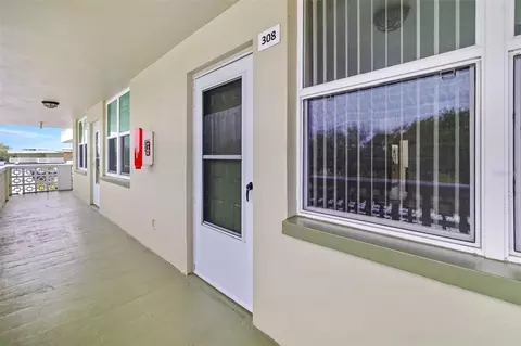 4885 1st St NE #308, Saint Petersburg, FL 33703