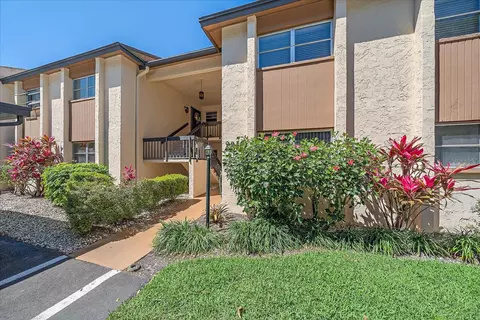 2640 Clubhouse Dr #204, Sarasota, FL 34232