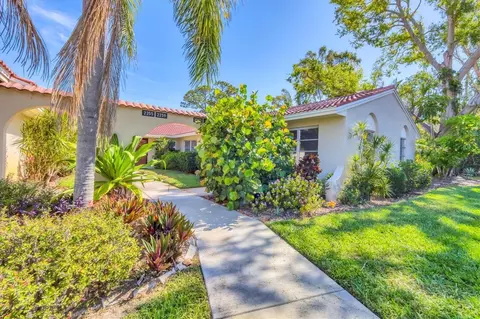 2267 Pueblo Ln #V40, Sarasota, FL 34231