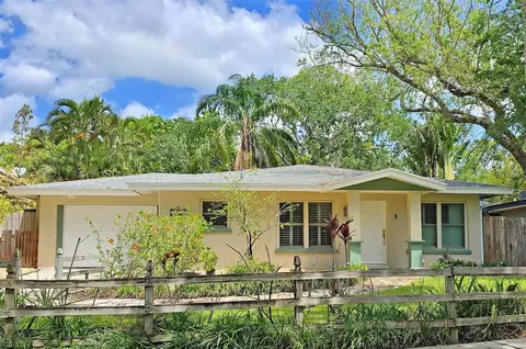 3004 Bay Shore Cir, Sarasota, FL 34234