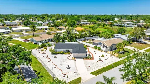 6628 Keystone Dr, Sarasota, FL 34231
