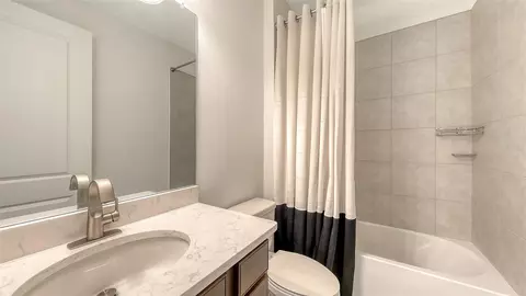 Bath - 11869 Richmond Trl, Parrish, FL 34219 photo 4 of 4