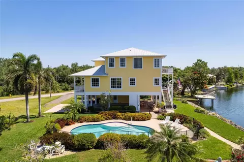 6802 68th Ave E, Bradenton, FL 34203
