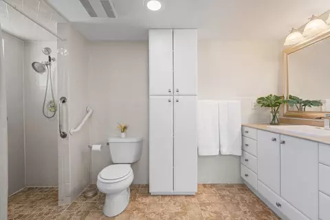 Bath - 5024 37th St E, Bradenton, FL 34203 photo 3 of 3