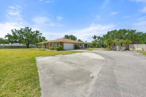 Exterior - 5024 37th St E, Bradenton, FL 34203 photo 9 of 11