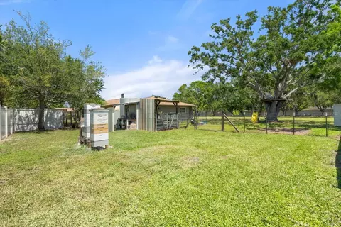 Exterior - 5024 37th St E, Bradenton, FL 34203 photo 10 of 11