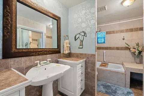 Bath - 5024 37th St E, Bradenton, FL 34203 photo 2 of 3